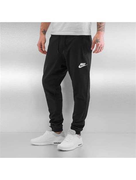 lyrics jogginghose schwarz auf nike sneaker|Kurdo .